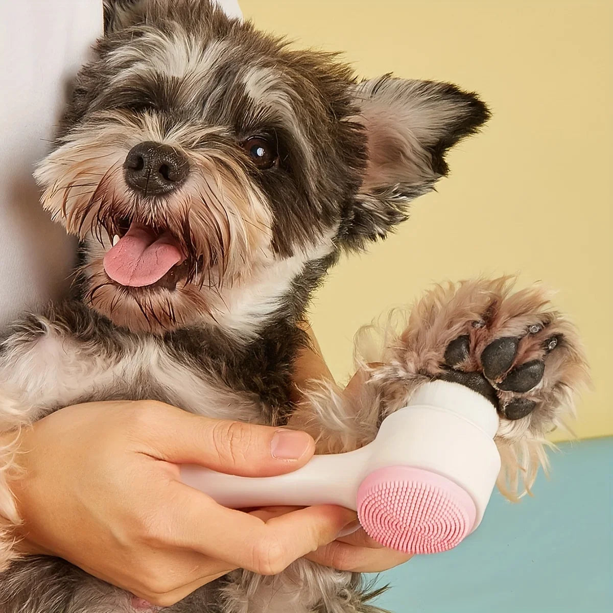 Limpiador y Cepillo de Silicona 2 en 1 para Patas de Perros y Gatos – Cuida su higiene y protege tu hogar